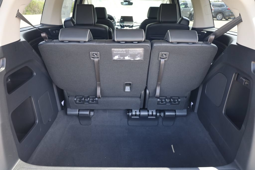 New 2026 Honda Odyssey Touring image 9