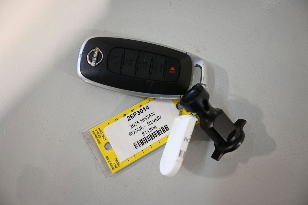 Used 2025 Nissan Rogue SV AWD/4WD image 11