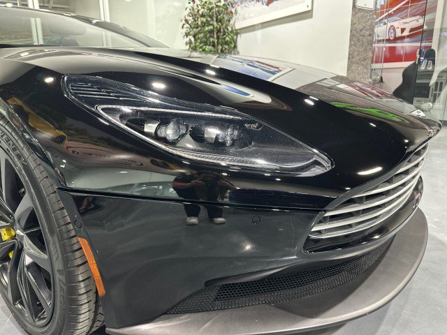 Used 2019 Aston Martin DB11 Volante RWD image 27