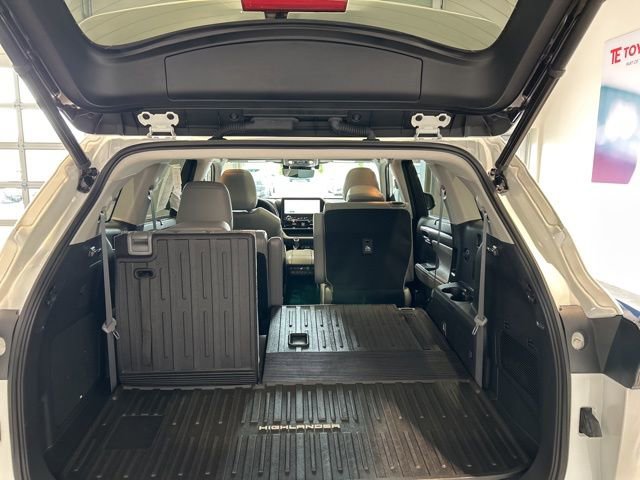 Used 2023 Toyota Highlander Platinum AWD/4WD image 18