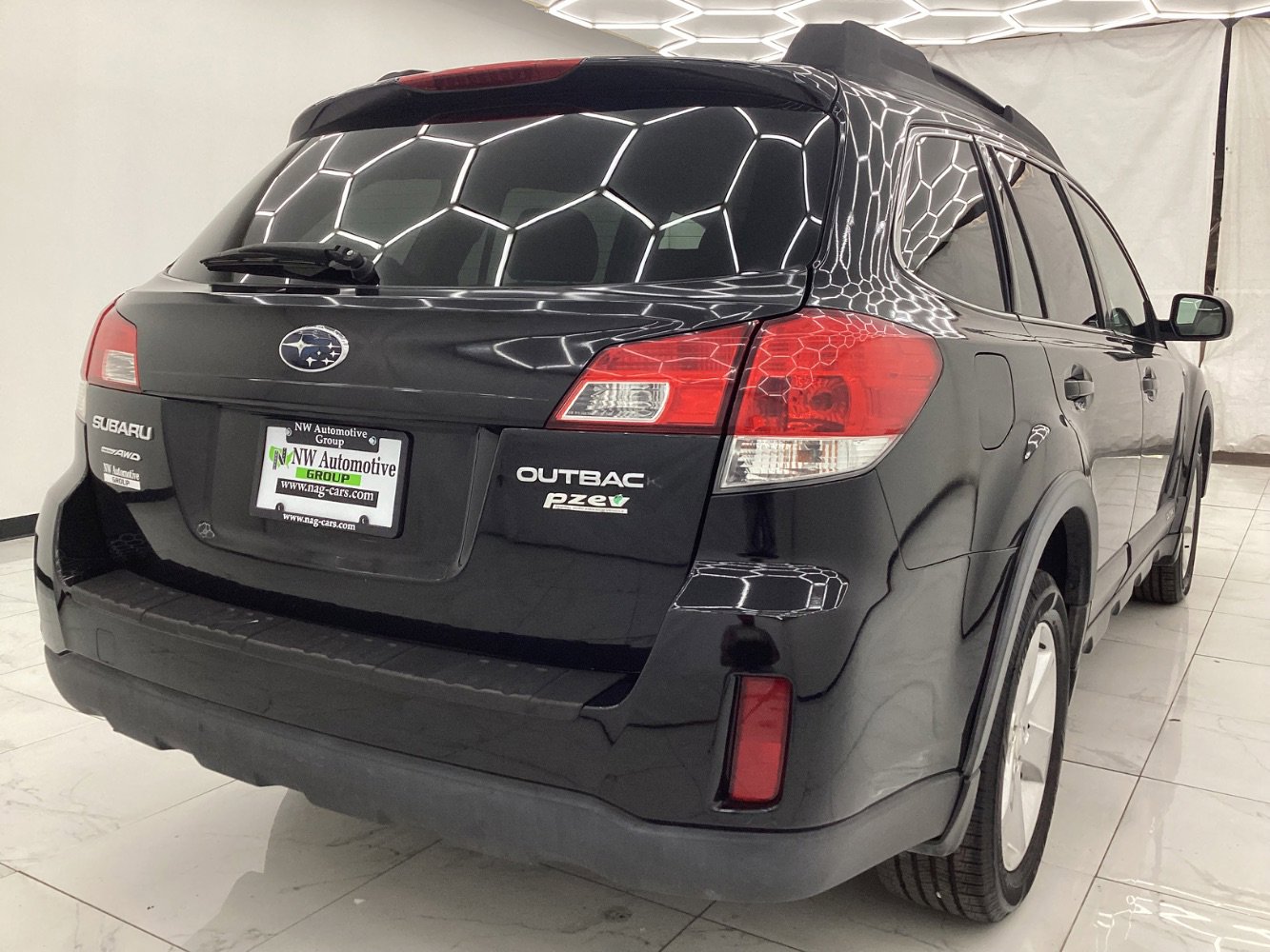 Used 2013 Subaru Outback 2.5i Premium w/ All-Weather Pkg image 9