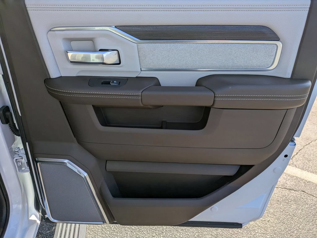 New 2026 RAM 2500 Laramie AWD/4WD image 31
