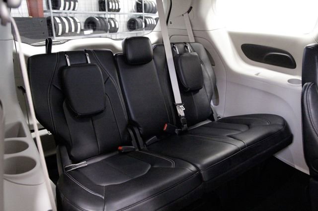 Used 2024 Chrysler Pacifica Touring-L image 23