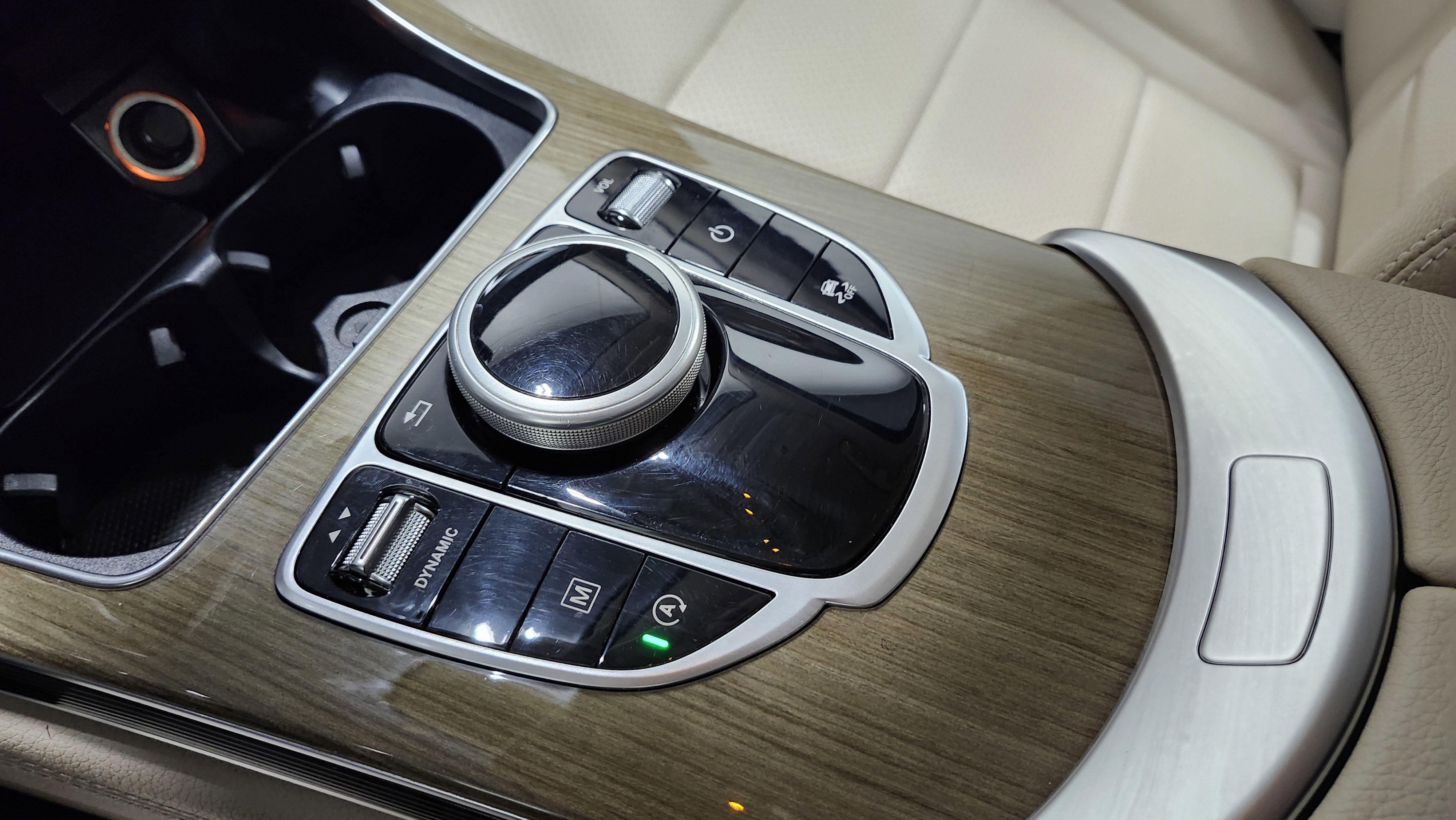 Used 2019 Mercedes-Benz GLC 300 w/ Premium Package image 9