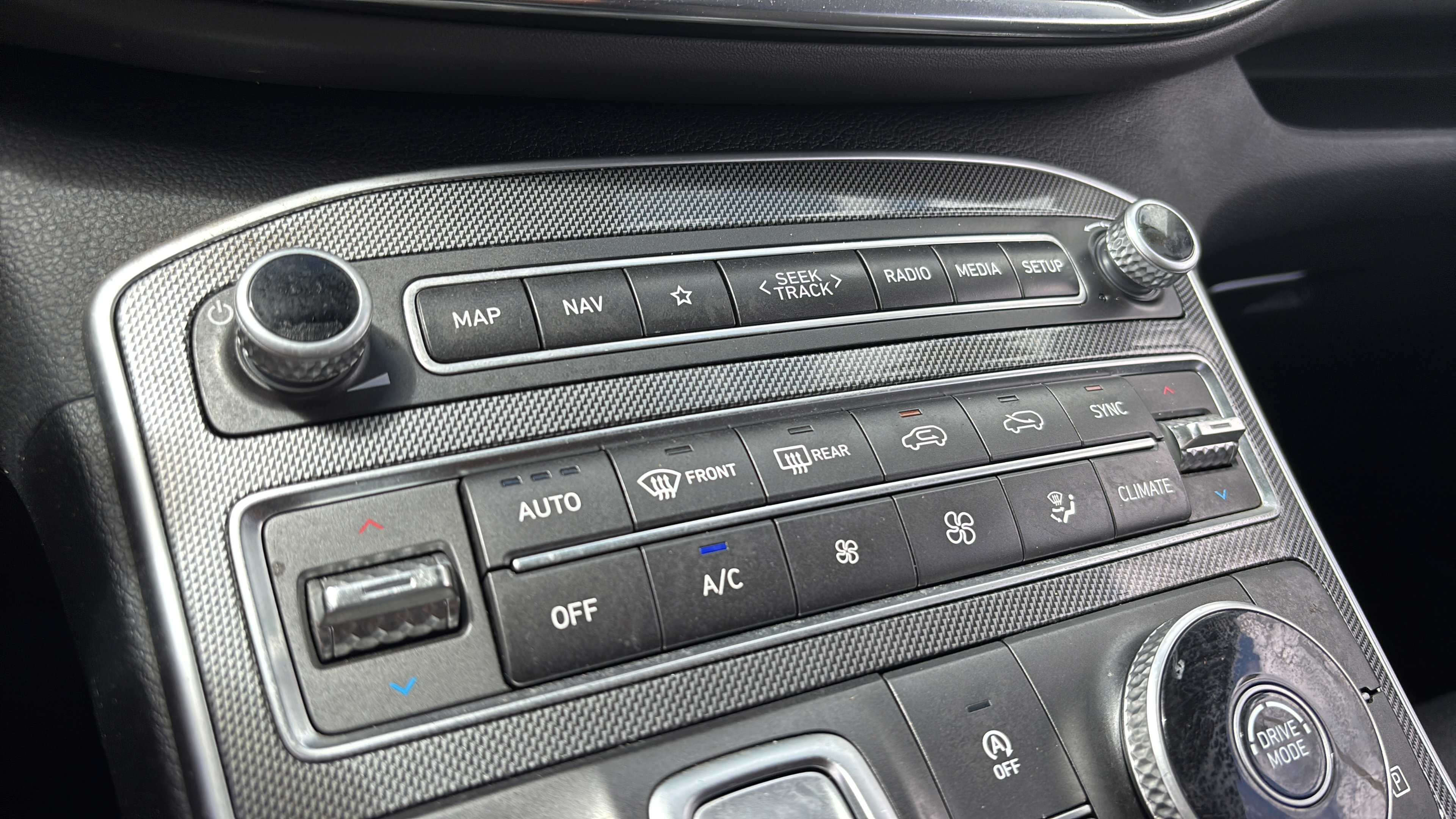 Used 2023 Hyundai Santa Fe SEL FWD image 4