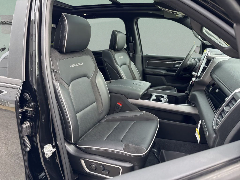 New 2026 RAM 1500 Laramie w/ Night Edition AWD/4WD image 44