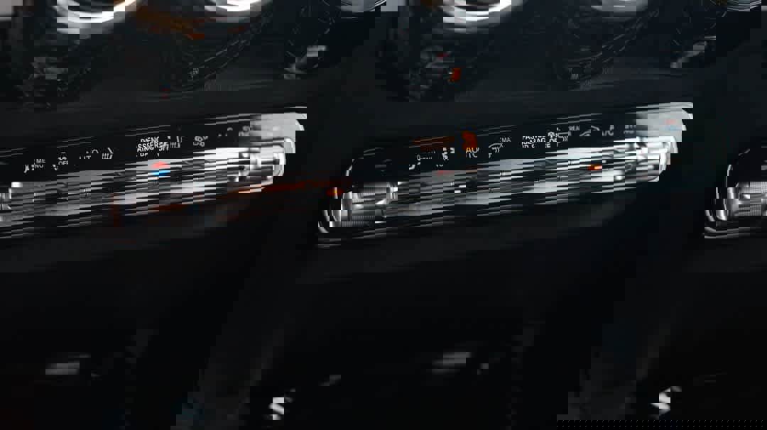 Certified 2022 Mercedes-Benz GLB 250 4MATIC w/ Premium Package Lite image 31