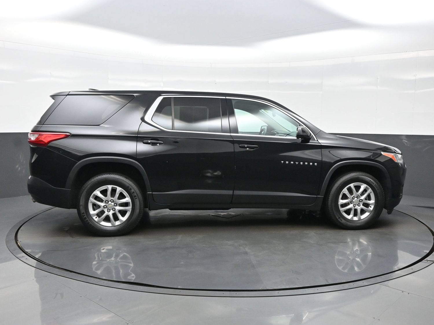 Used 2018 Chevrolet Traverse LS FWD image 10