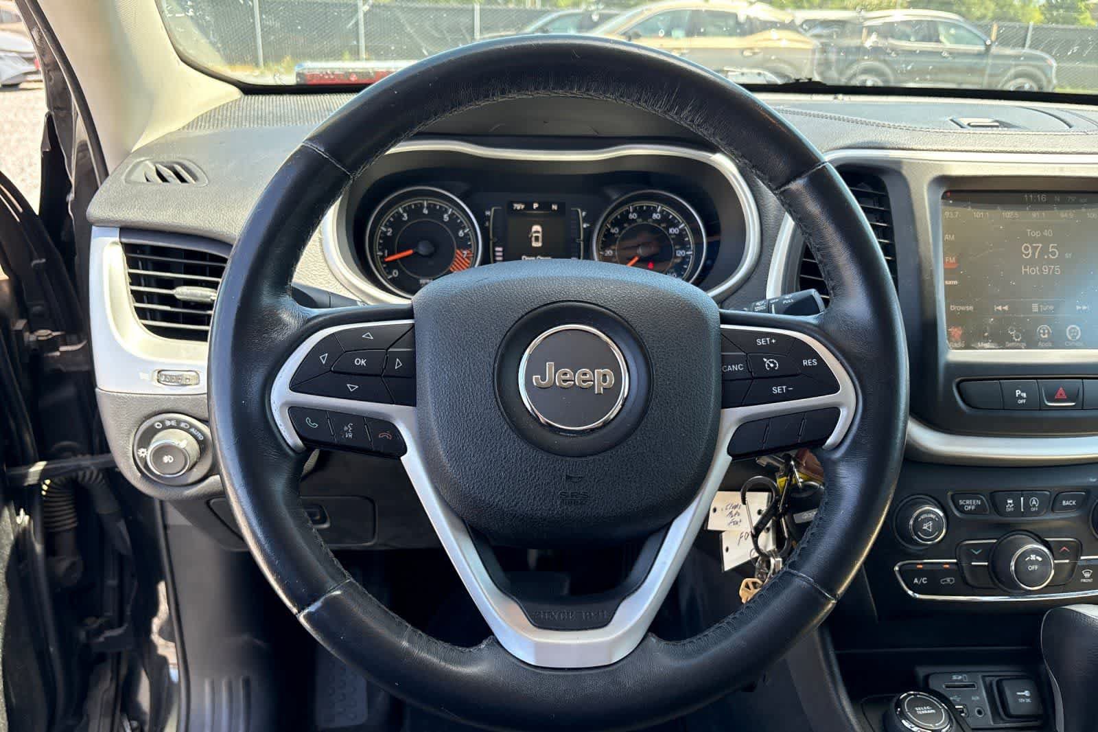 Used 2015 Jeep Cherokee Latitude AWD/4WD image 24