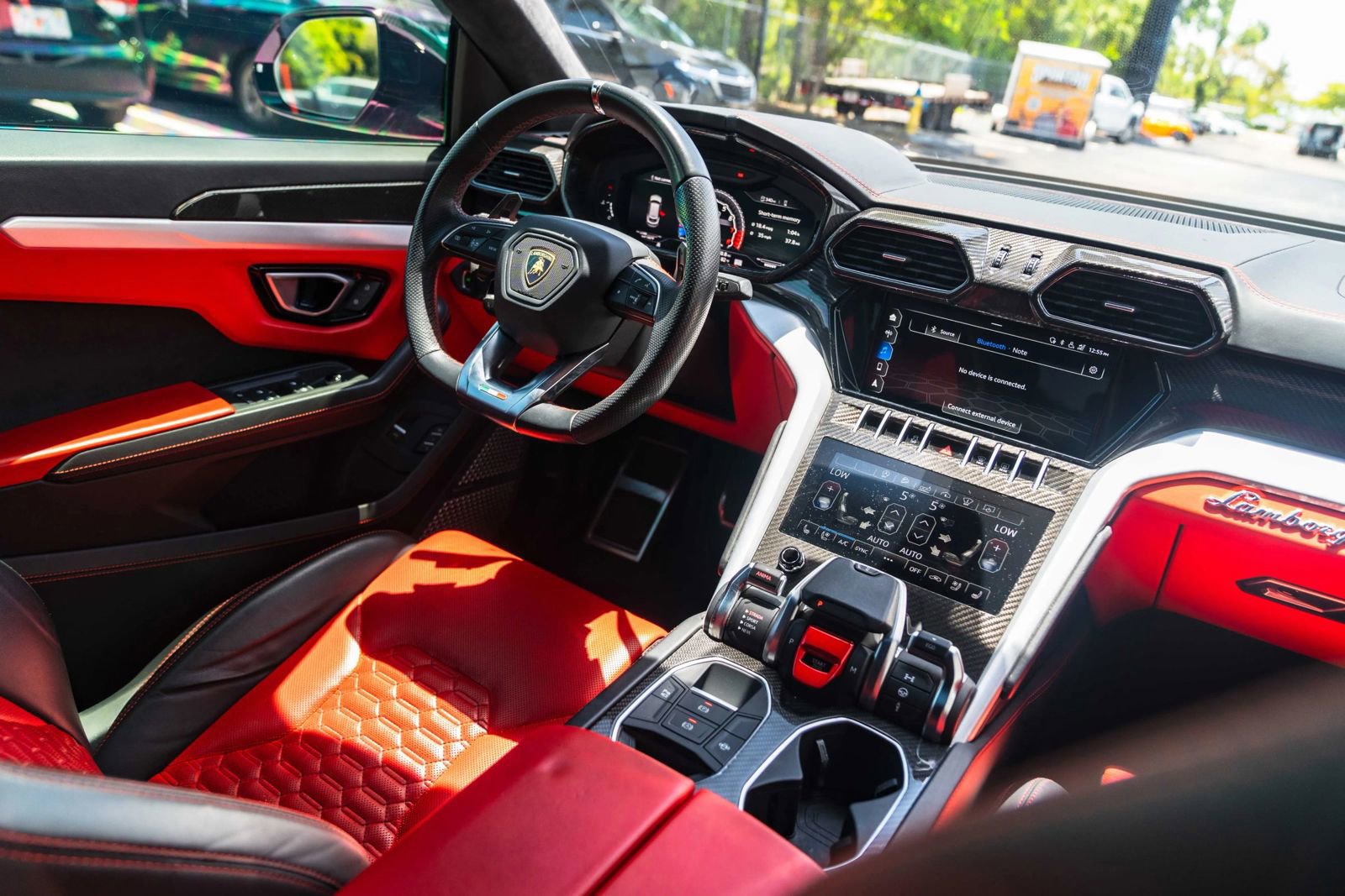 Used 2020 Lamborghini Urus AWD/4WD image 29