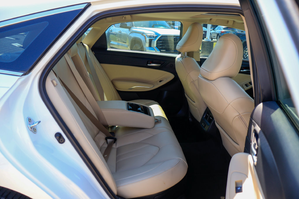 Used 2021 Toyota Avalon XLE w/ Moonroof Package FWD image 12