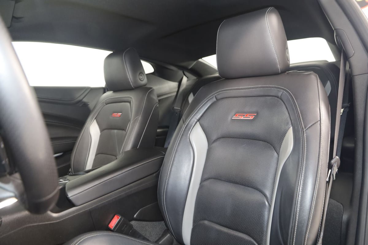 Used 2018 Chevrolet Camaro SS RWD image 35