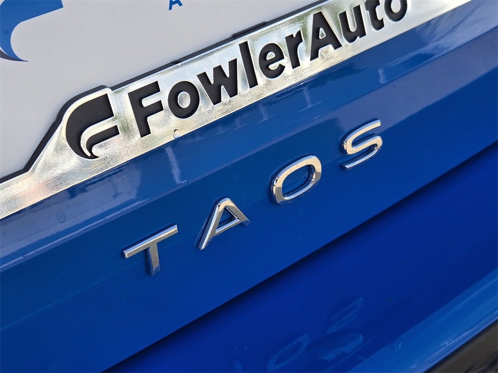 New 2025 Volkswagen Taos SE image 8