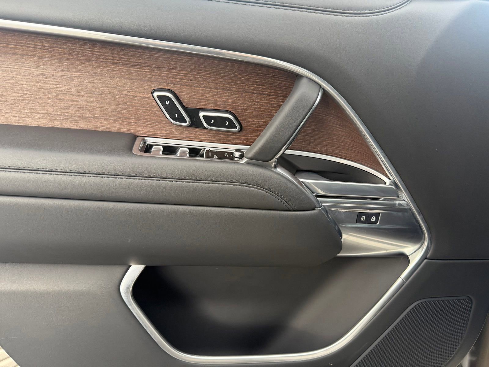 Used 2024 Land Rover Range Rover SE image 19