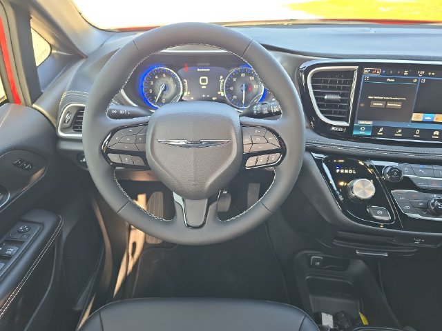 New 2026 Chrysler Pacifica Select w/ S Appearance Package FWD image 10