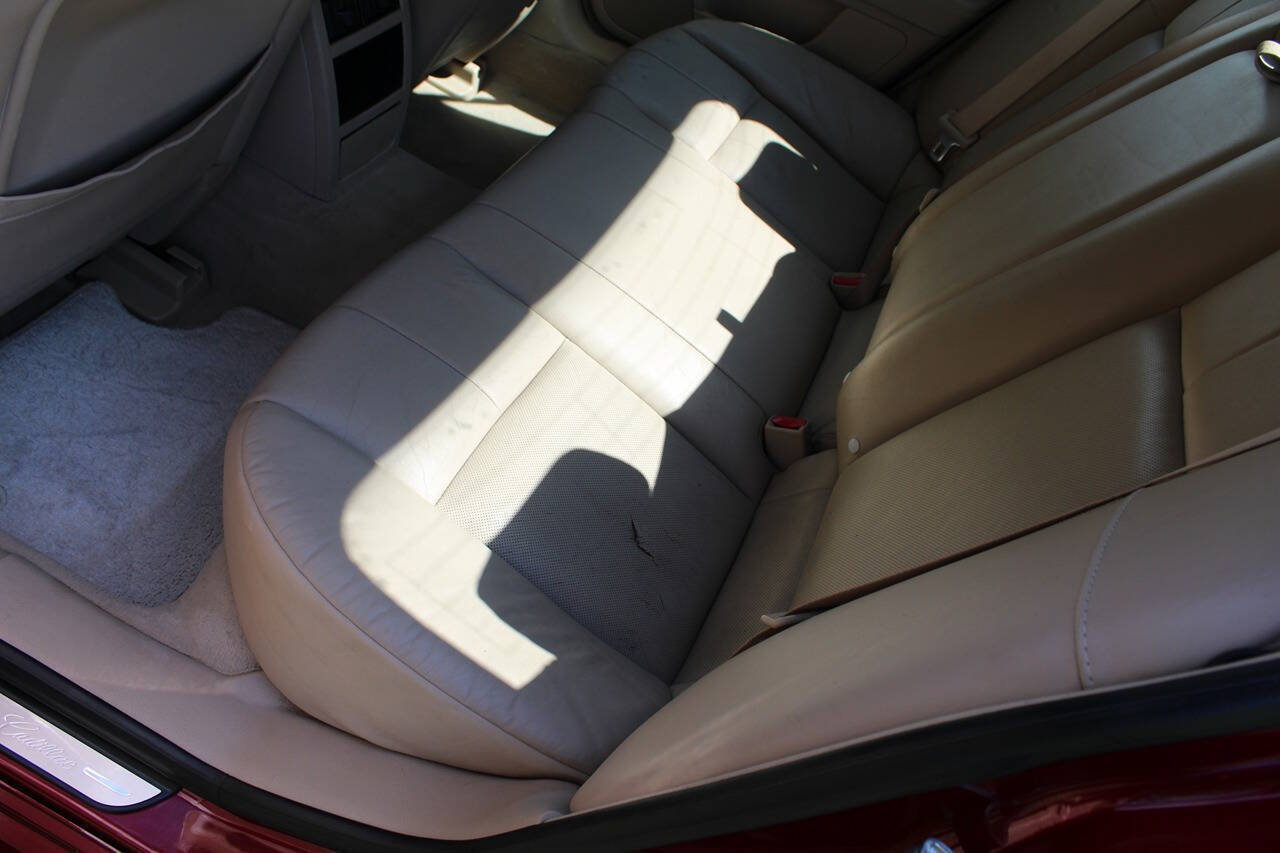 Used 2005 Cadillac STS w/ Preferred Equipment Group RWD image 30