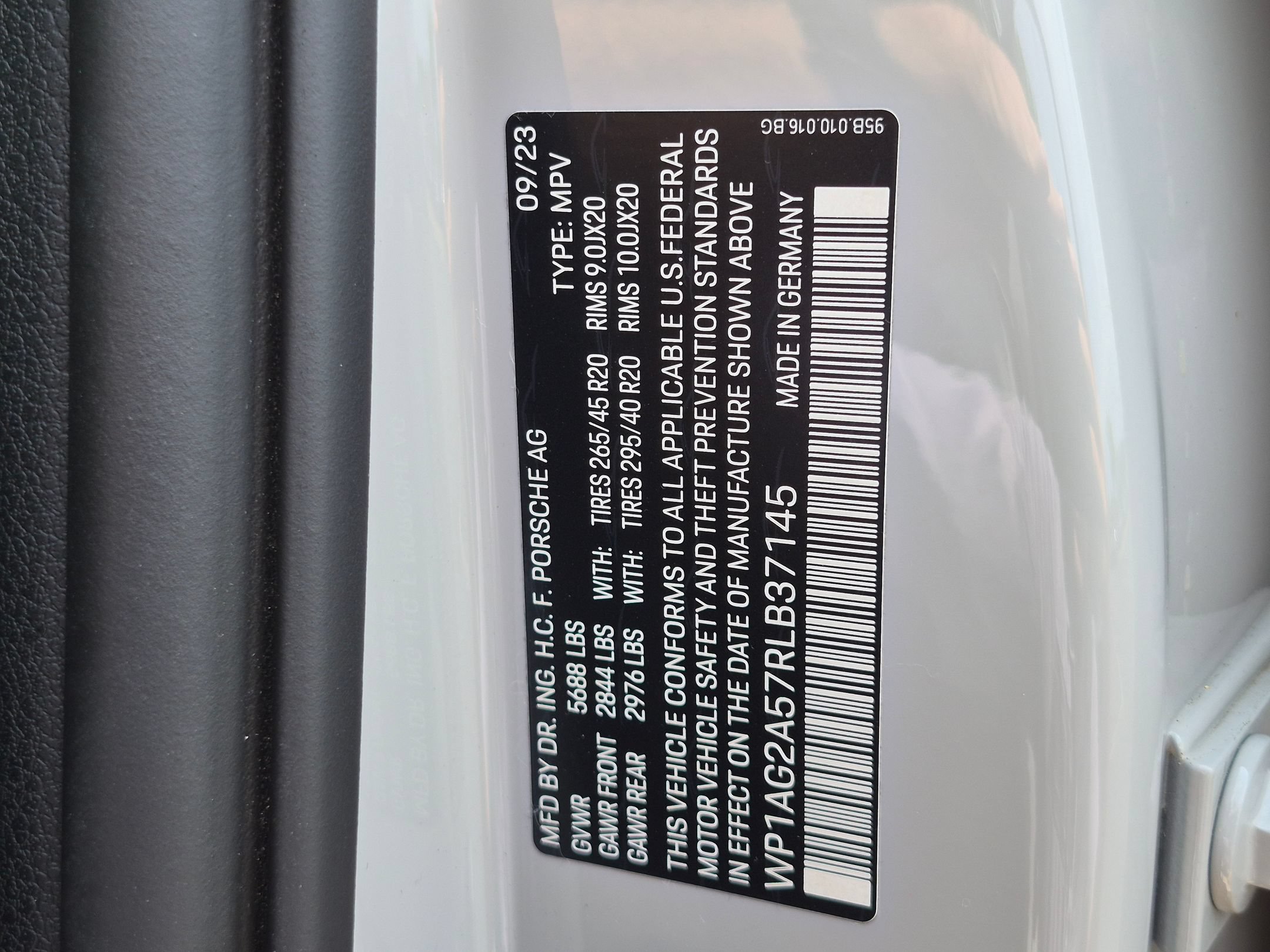 Certified 2024 Porsche Macan S AWD/4WD image 27