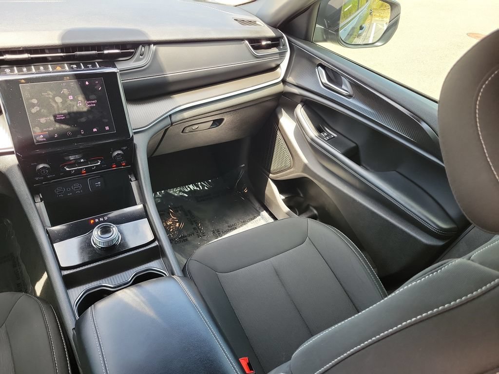 Used 2025 Jeep Grand Cherokee Laredo X RWD image 11
