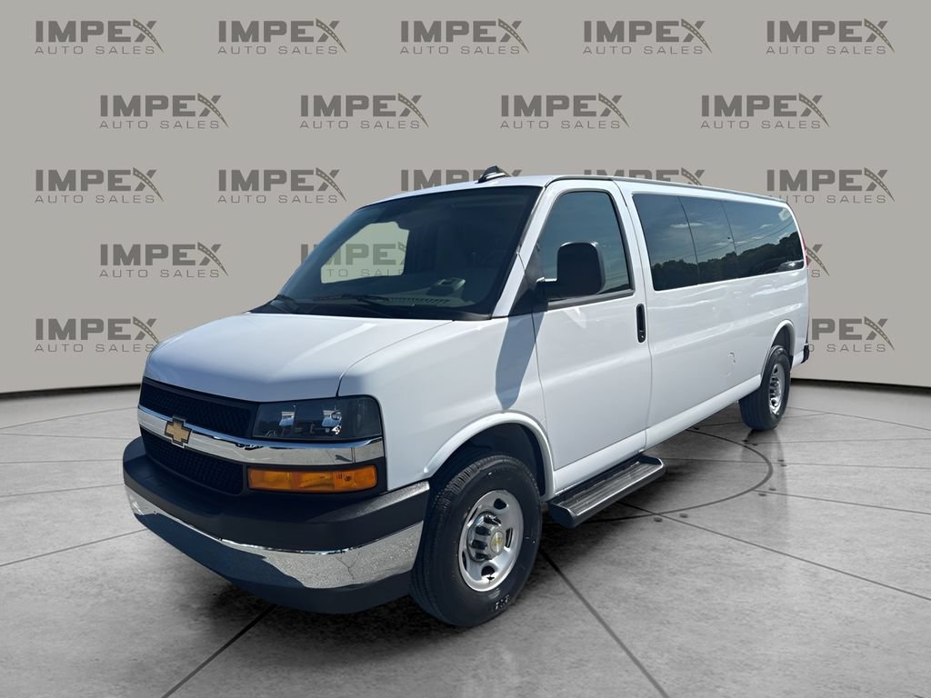 Used 2025 Chevrolet Express 3500 LT w/ LT Preferred Equipment Group RWD image 1