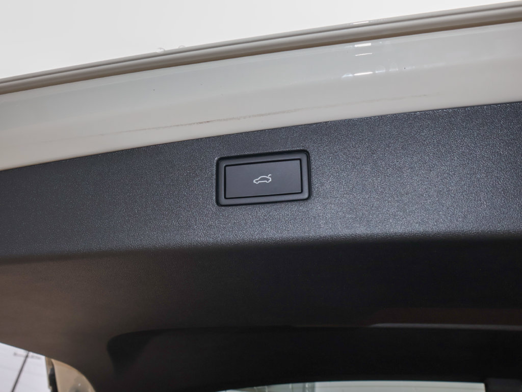 New 2027 Volkswagen Tiguan SEL R-Line AWD/4WD image 11