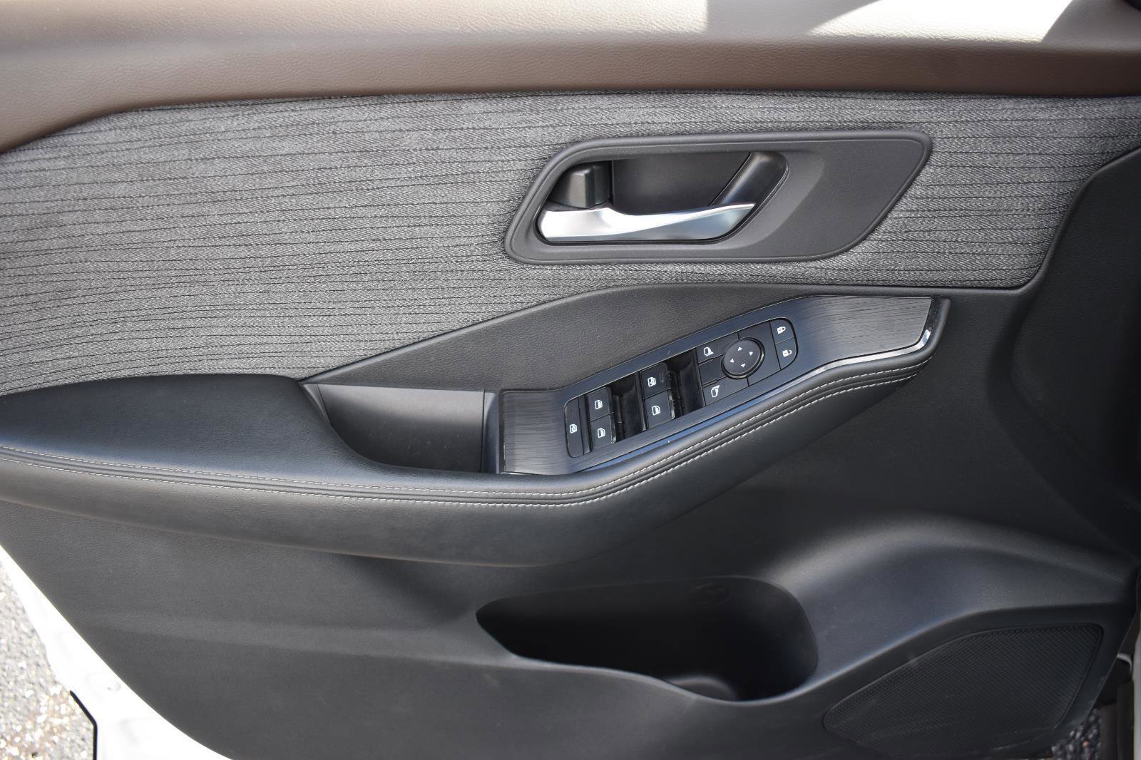 Used 2023 Nissan Rogue SV image 22