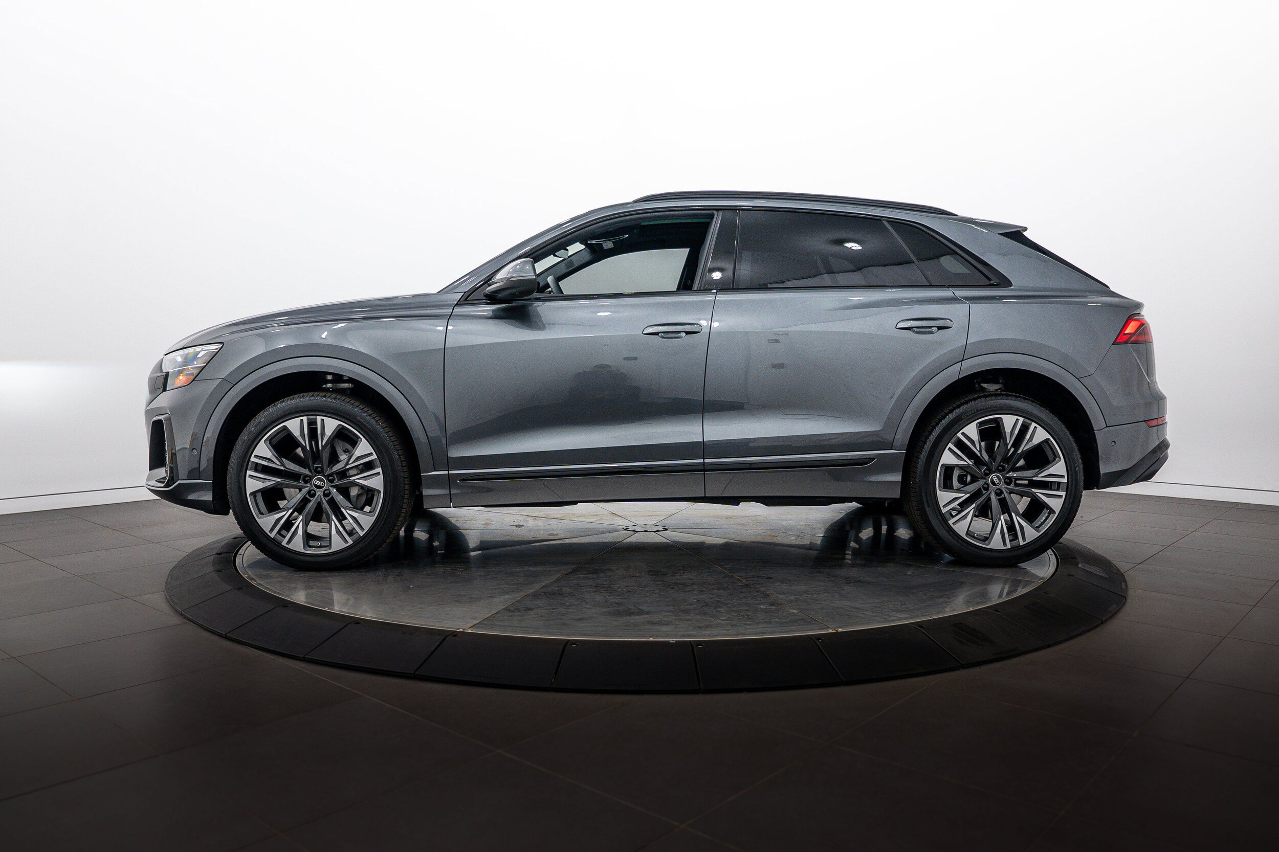 Certified 2025 Audi Q8 Premium Plus AWD/4WD image 6