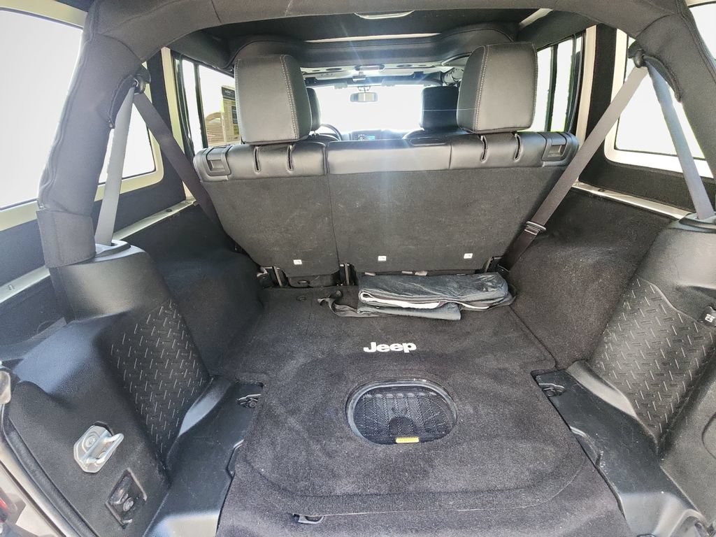 Used 2017 Jeep Wrangler Unlimited Sahara AWD/4WD image 26