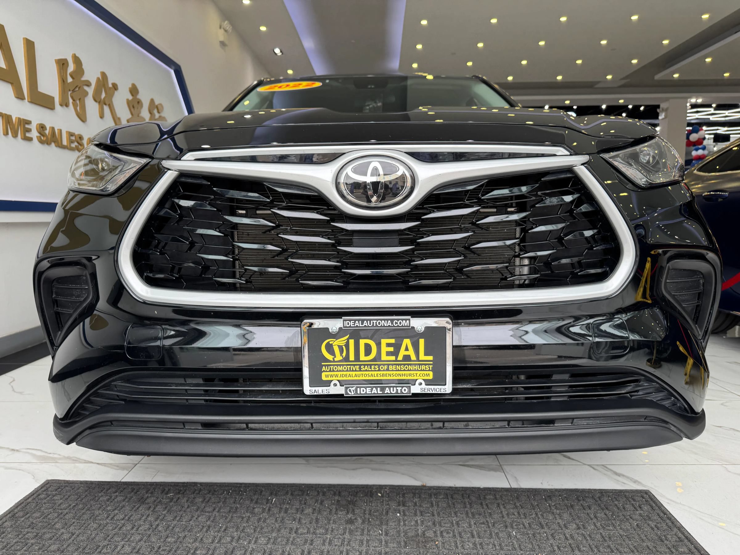 Used 2022 Toyota Highlander L AWD/4WD image 3
