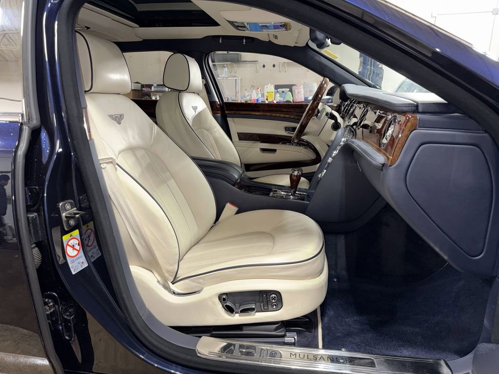 Used 2016 Bentley Mulsanne image 28