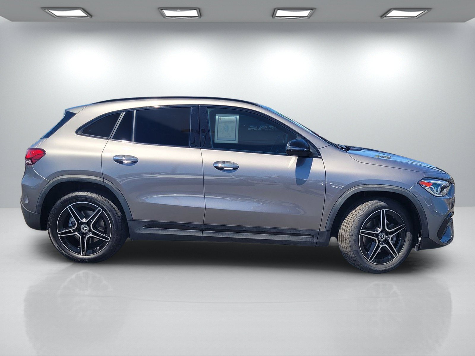 Used 2023 Mercedes-Benz GLA 250 4MATIC image 3