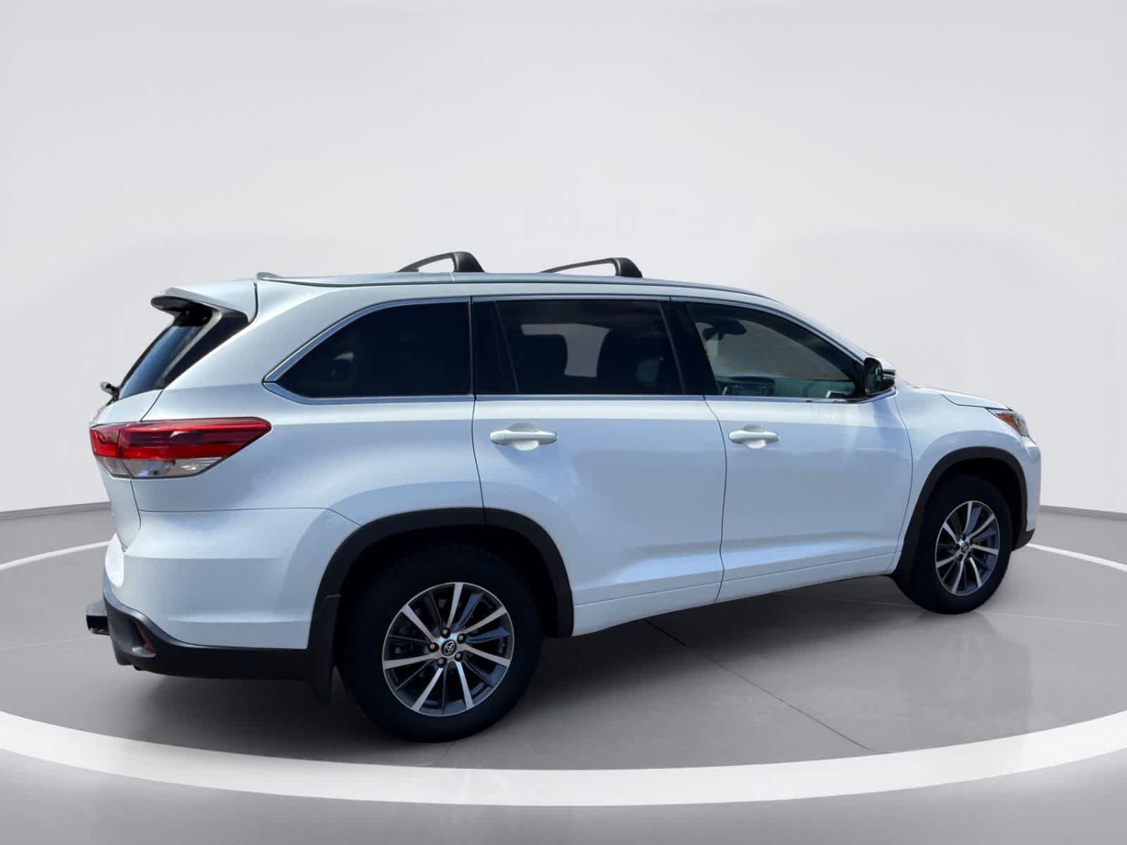 Used 2017 Toyota Highlander XLE AWD/4WD image 5