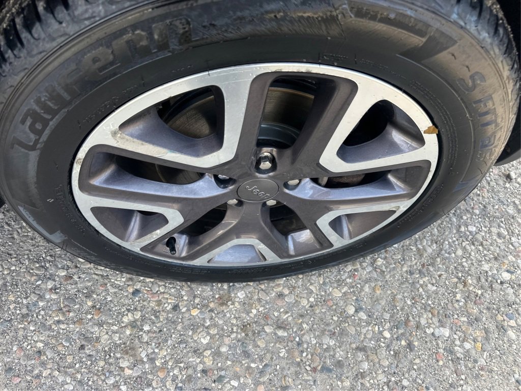 Used 2015 Jeep Renegade Latitude w/ Cold Weather Group image 17