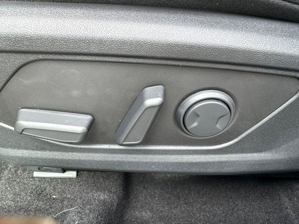 New 2026 Hyundai Elantra Limited FWD image 10
