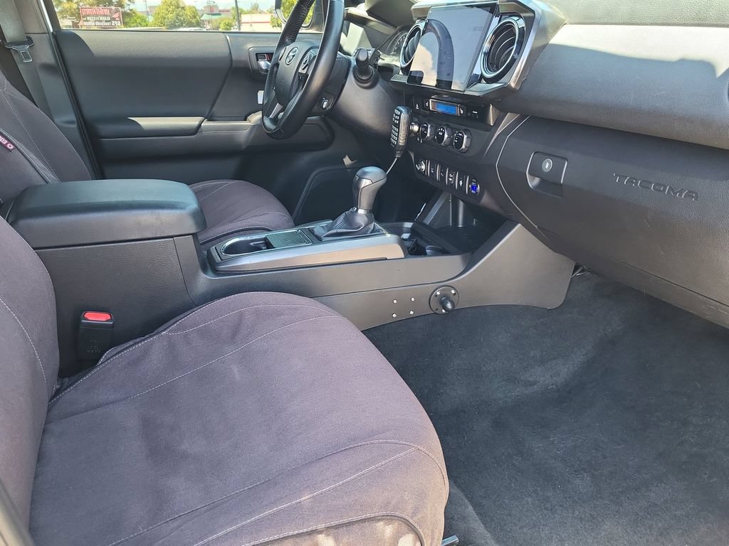 Used 2016 Toyota Tacoma TRD Off-Road w/ Premium & Technology Package AWD/4WD image 20