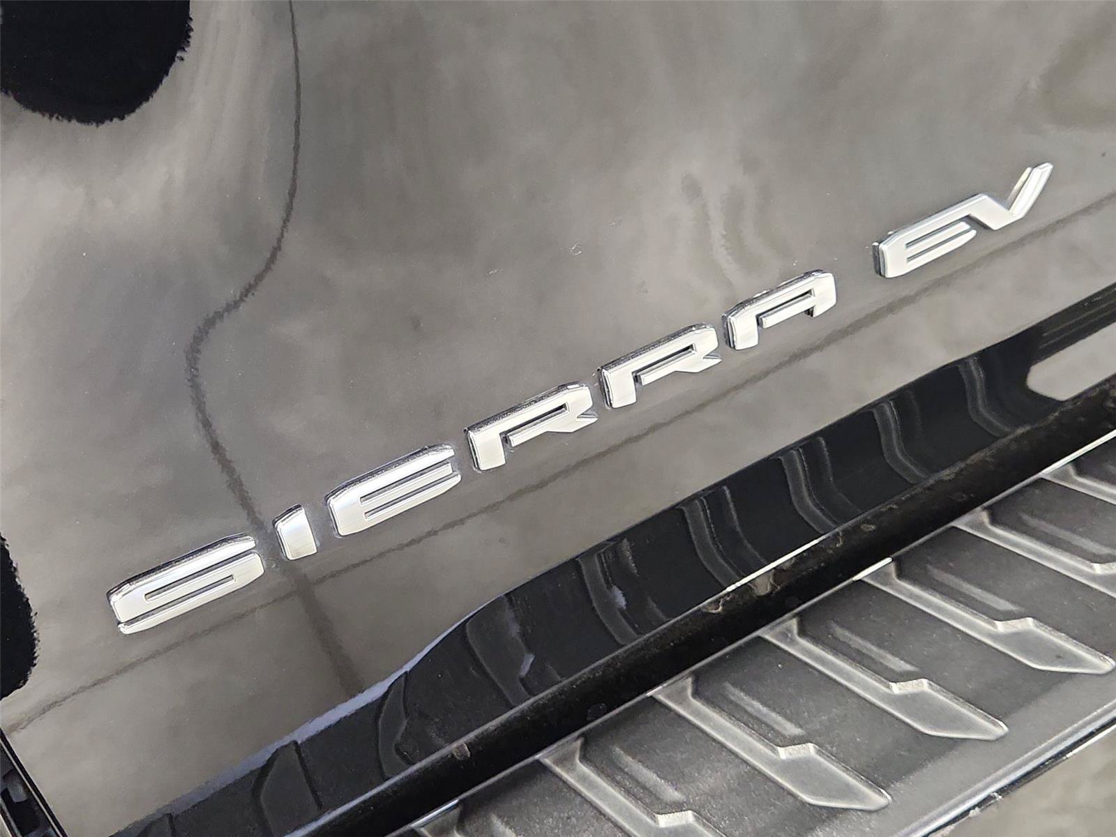 Used 2025 GMC Sierra EV Denali AWD/4WD image 32