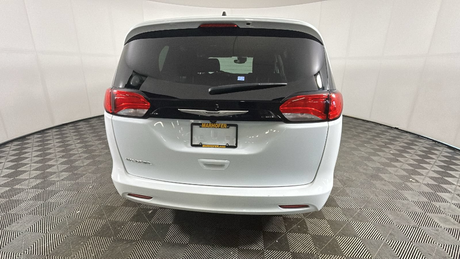 Used 2023 Chrysler Voyager LX FWD image 4
