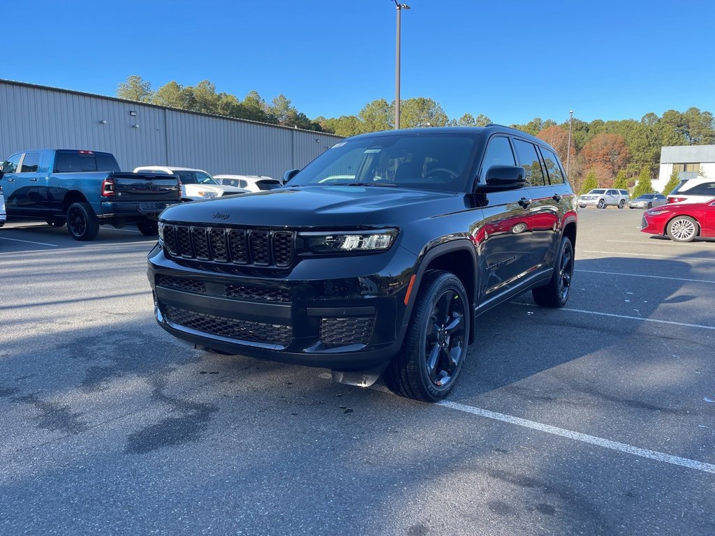 New 2025 Jeep Grand Cherokee L Altitude image 2