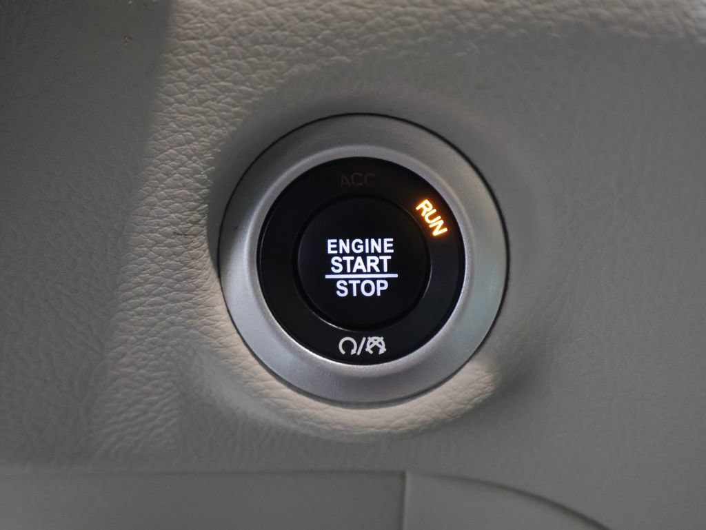 Certified 2024 Chrysler Pacifica Limited FWD image 30