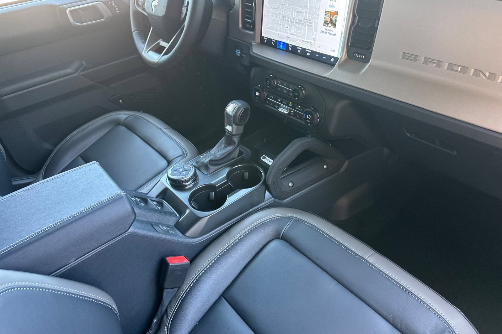 New 2026 Ford Bronco Outer Banks w/ Sasquatch Package AWD/4WD image 16