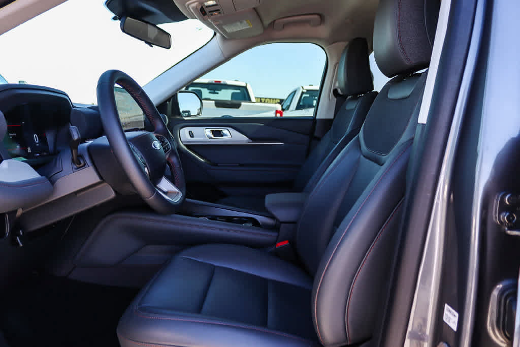 Used 2026 Ford Explorer Active w/ Active Comfort Package RWD image 16