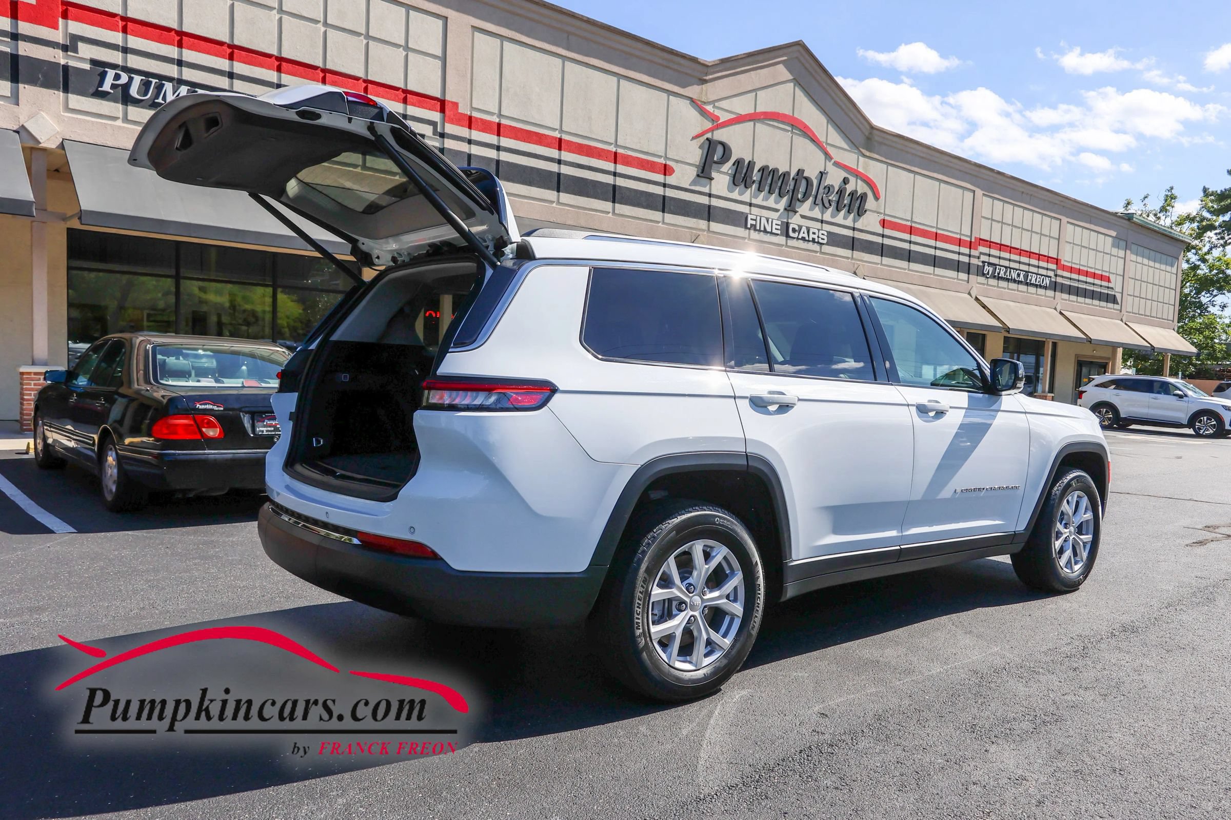 Used 2023 Jeep Grand Cherokee L Limited AWD/4WD image 11
