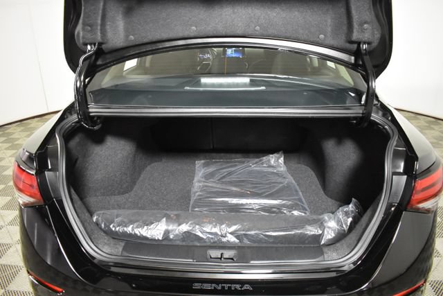 Certified 2025 Nissan Sentra SR w/ Midnight Edition FWD image 29