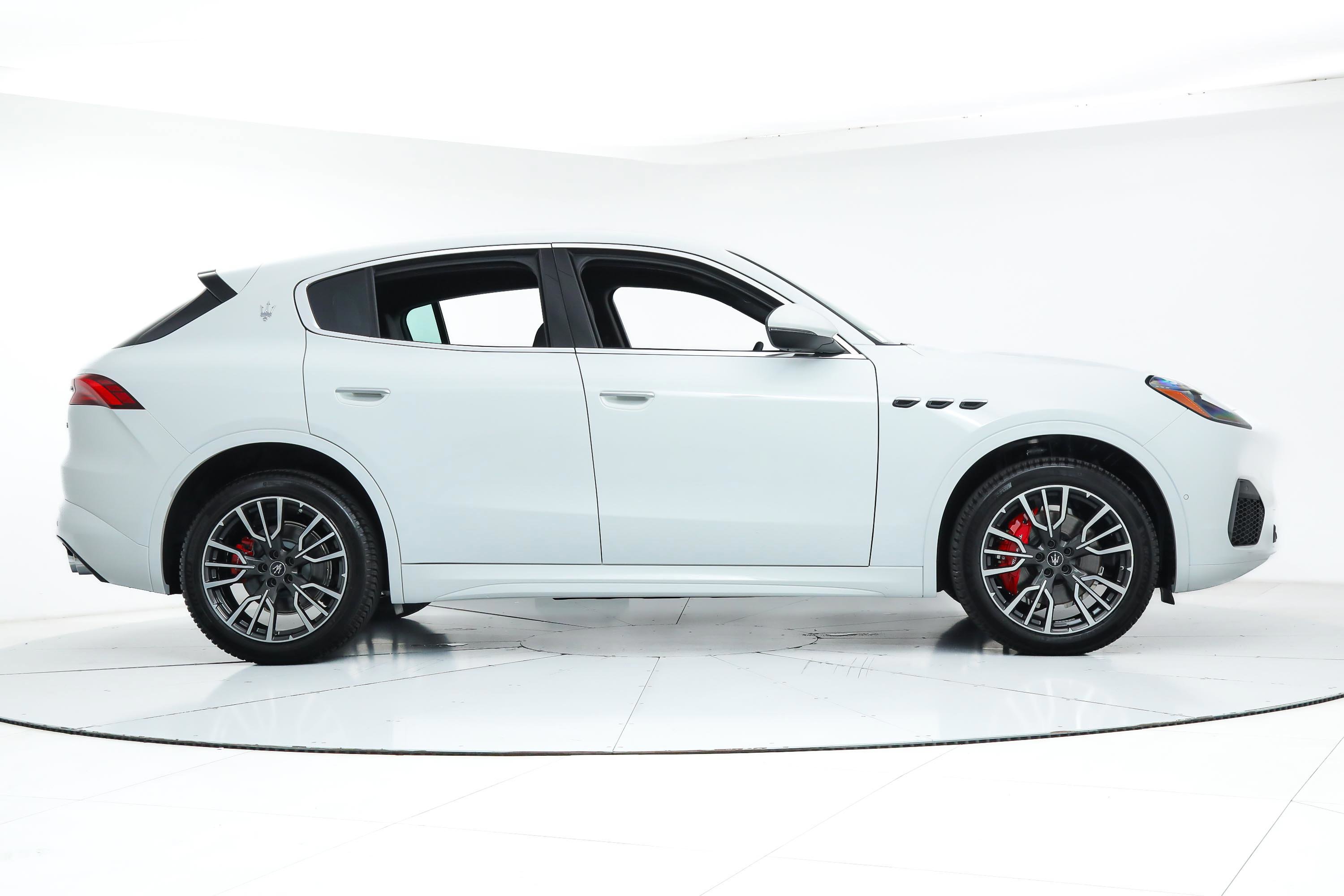 New 2025 Maserati Grecale GT image 6