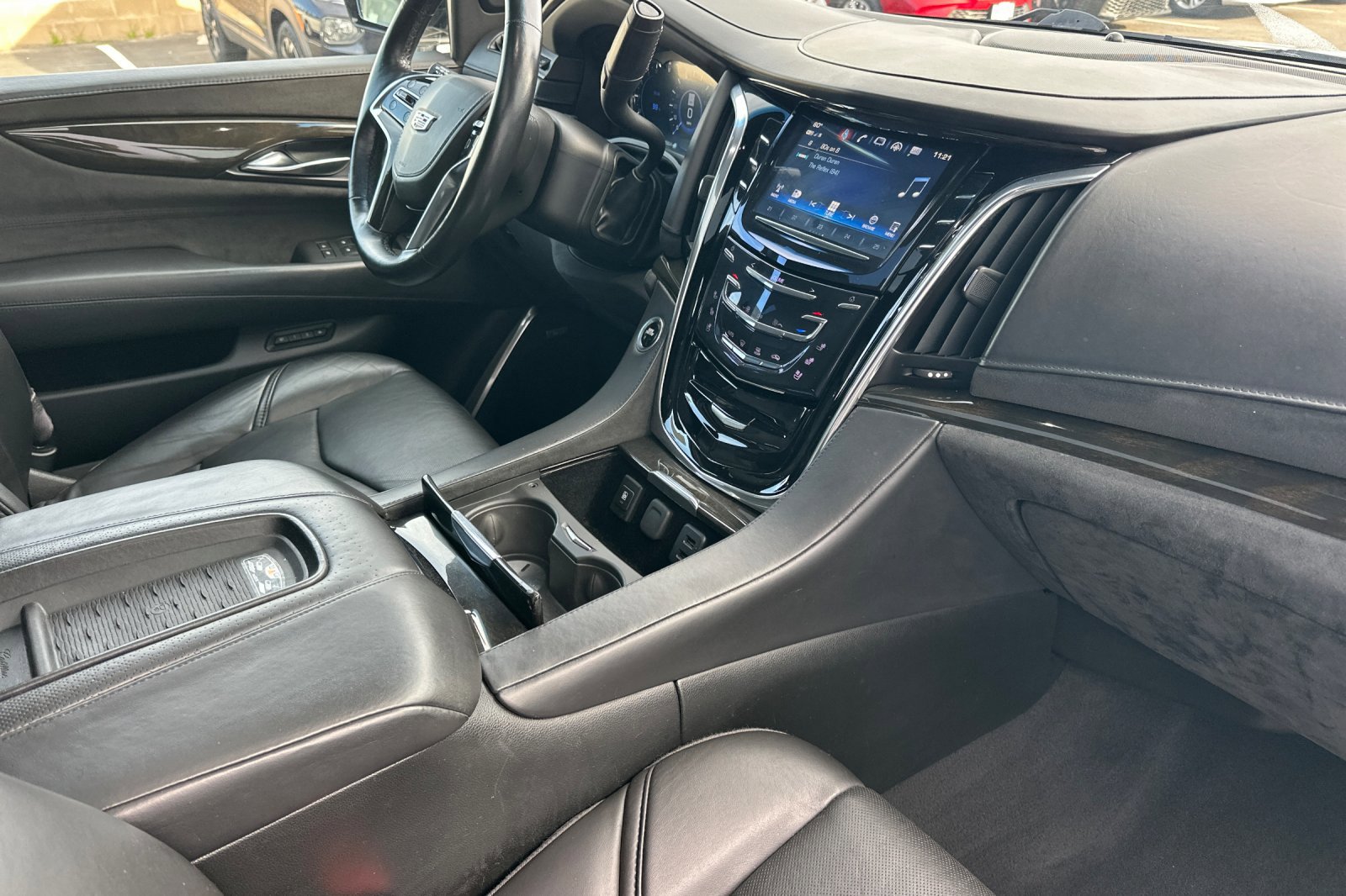Used 2017 Cadillac Escalade Platinum image 18