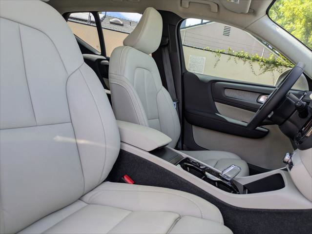 Used 2023 Volvo XC40 B5 Plus w/ Driver Assist Package AWD/4WD image 24