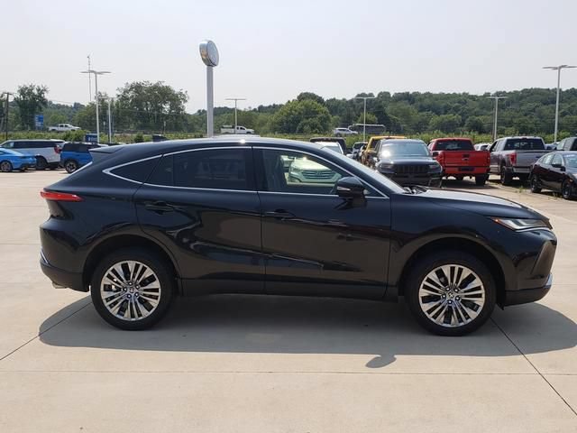 Used 2022 Toyota Venza Limited AWD/4WD image 3