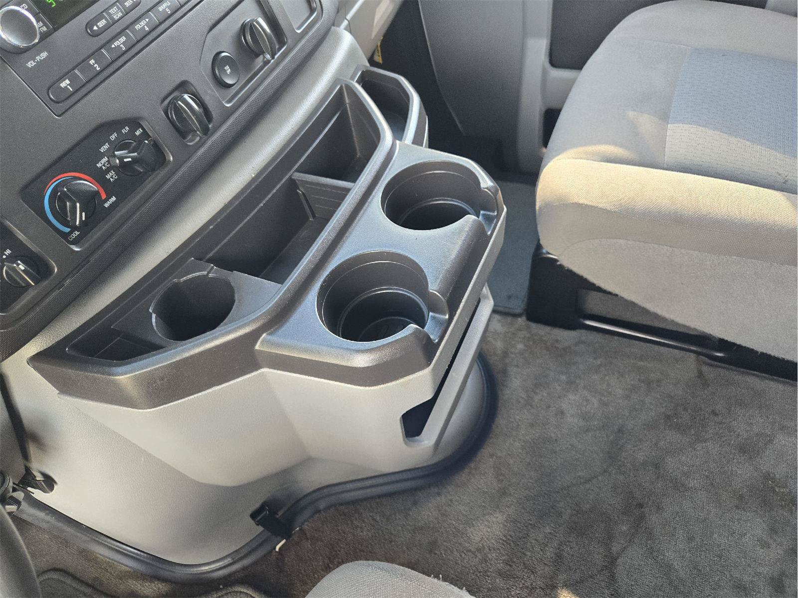 Used 2014 Ford E-350 and Econoline 350 XLT RWD image 18