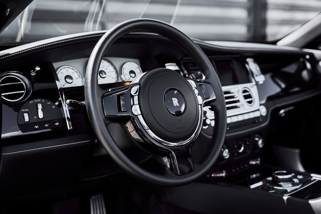 Used 2018 Rolls-Royce Dawn RWD image 36