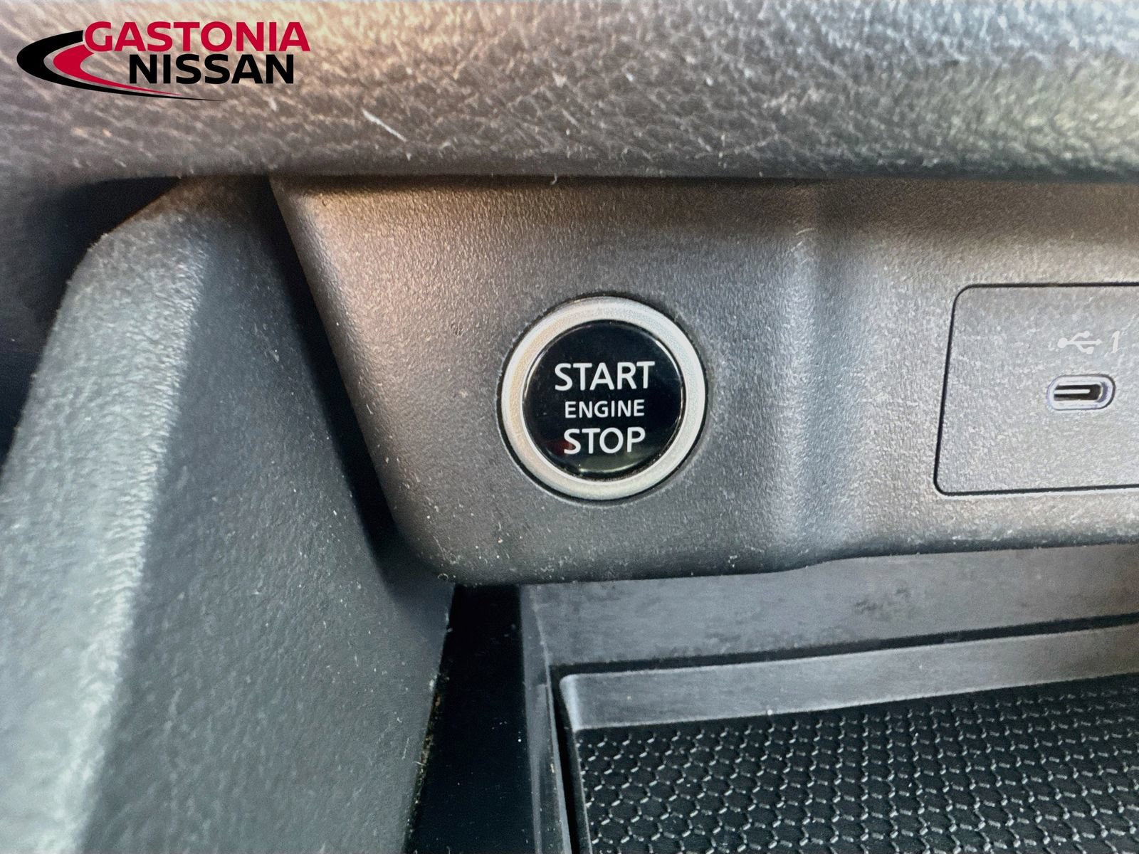 Used 2022 Nissan Rogue SV FWD image 27