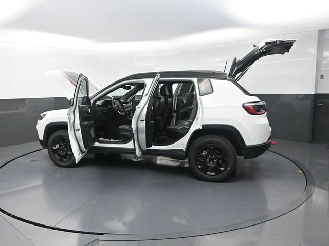 Used 2023 Jeep Compass Trailhawk w/ Trailhawk Convenience Group AWD/4WD image 33